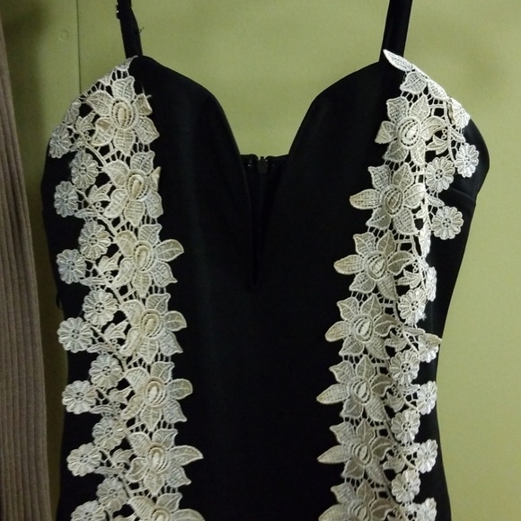 Embedded mini dress - Picture 3 of 8